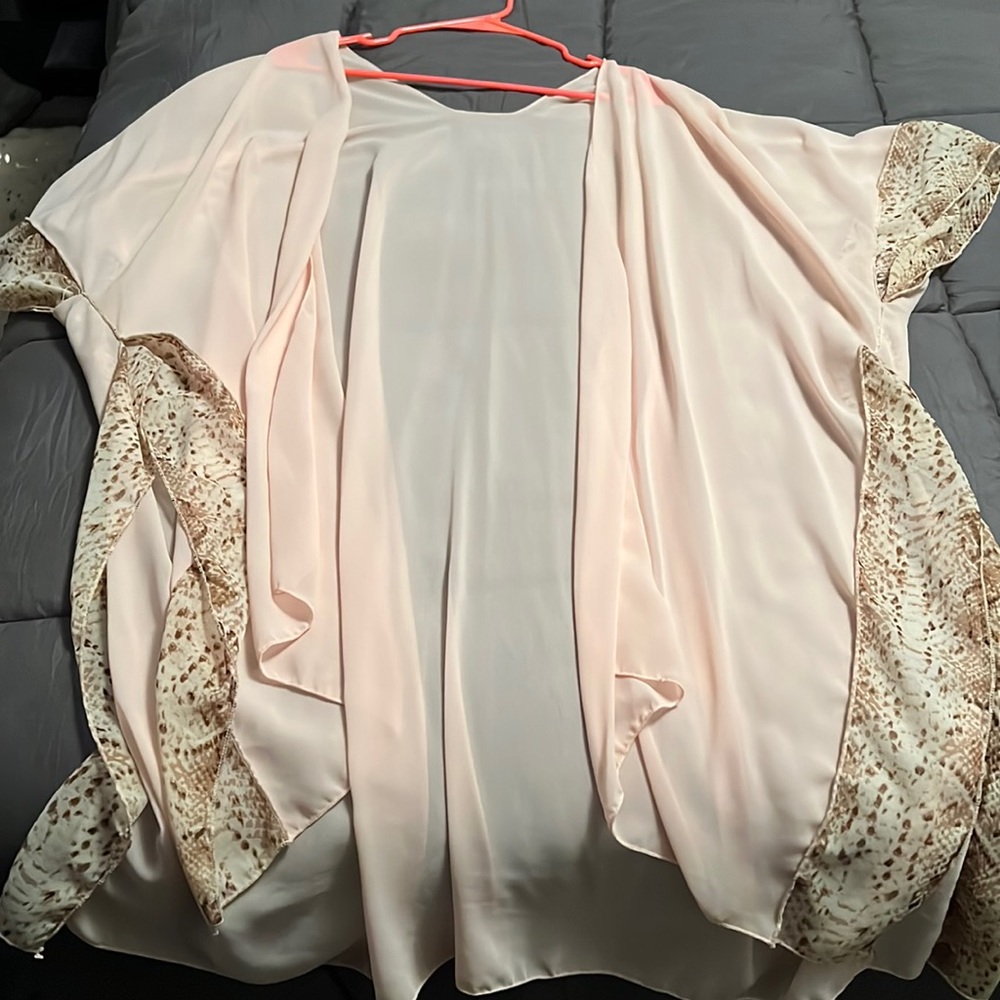 Fashion Nova pink kimono